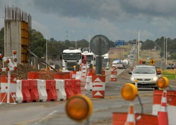 Se reactivó la obra de autopista en el ex Camino Sesquicentenario