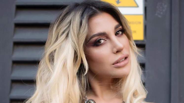 Stefy Xipolitakis sorprendió a sus seguidores con un video cantando bajo la ducha: “Me grabó para que pierda la vergüenza”