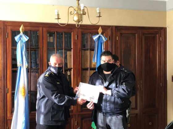 Reconocieron a los policías que salvaron la vida de una mujer