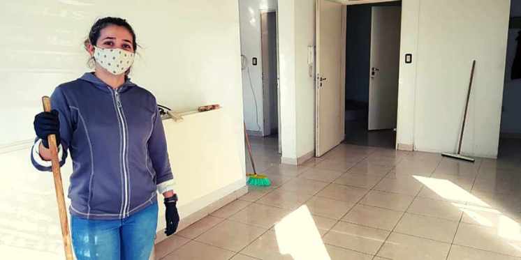 Tuvo que cerrar su peluquería por un desborde de materia fecal