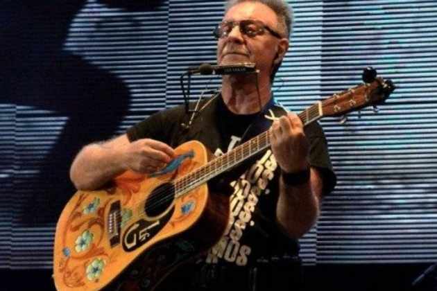 León Gieco se unió a una orquesta de chicos y dedicó “La memoria” a Ramona Medina