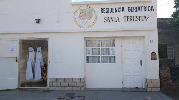 El reencuentro tan esperado: habilitaron un “abrazador” en un geriátrico