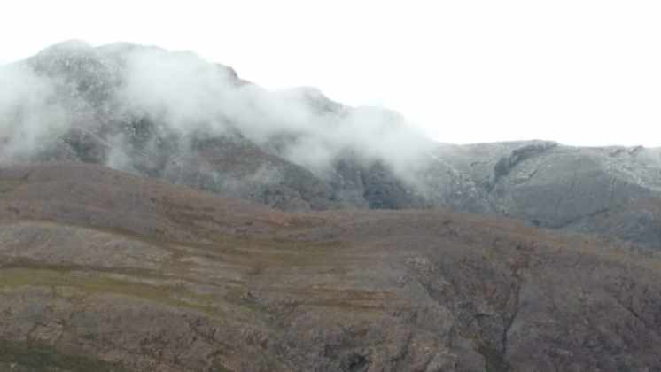 Leve Nevada en los picos de Sierra de la Ventana