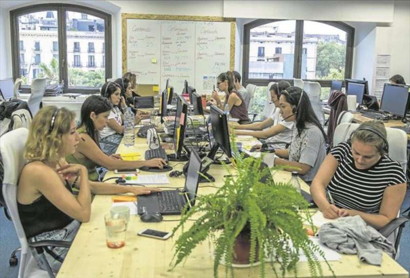 A la hora de buscar trabajo, las mujeres piden salarios más bajos que los hombres
