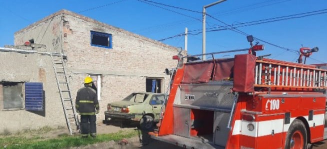 Punta Alta:Un vecino salvó a una familia en un incendio