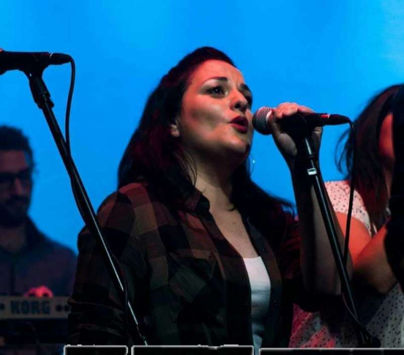 Romina Benito y su “Delivery de canciones”