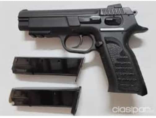 Aprehendido por llevar una pistola Glock en su auto