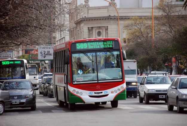 La UTA levantó el paro de colectivos y ya se normaliza el servicio en la ciudad