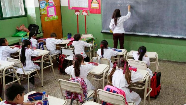 Provincia anunció el pase a planta de casi mil trabajadores de la educación