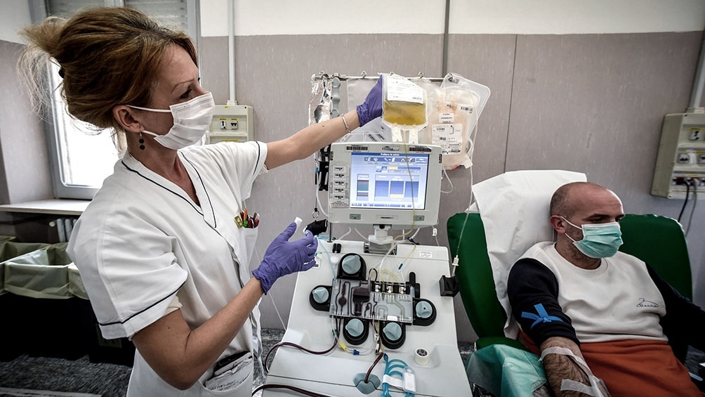 Promulgan la ley bonaerense que impulsa donación de plasma de pacientes recuperados de coronavirus