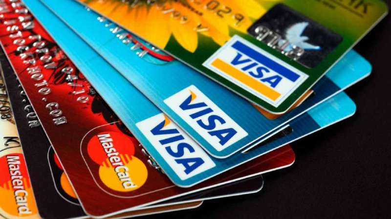 Aumentan los cargos en las tarjetas de crédito
