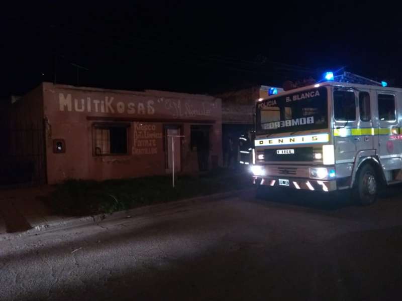 Se incendió una casa y debieron asistir a la mascota de la familia