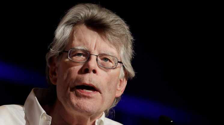 Stephen King contra Twitter: “Es el patio trasero en el que los vecinos chusmean”