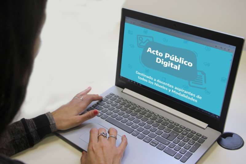 Más de 62 mil postulantes en el primer día de inscripción para tomar cargos docentes