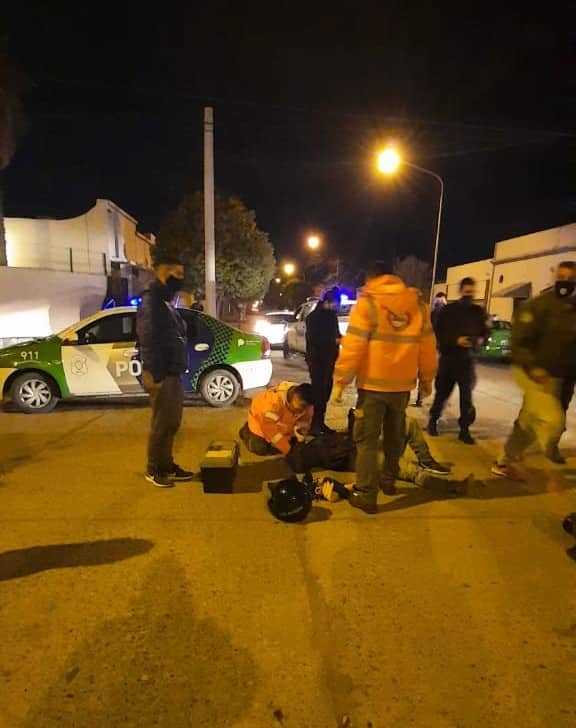 Motociclista herido tras chocar contra un auto