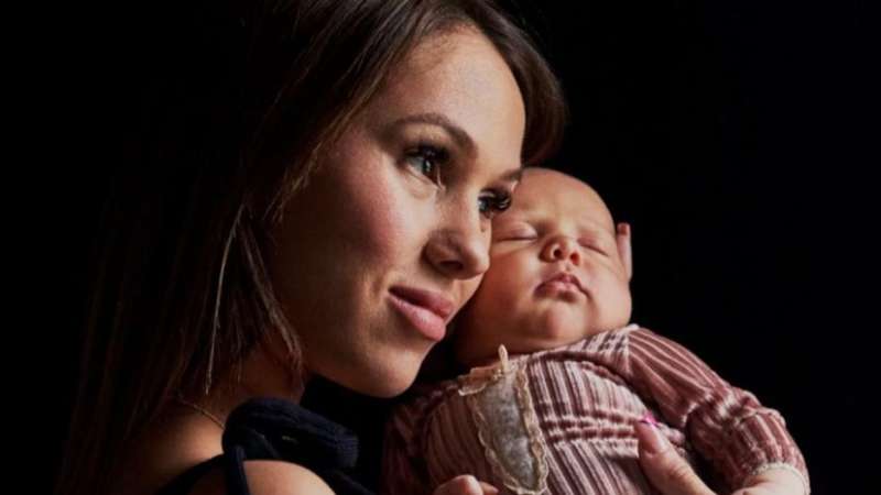 Barby Silenzi compartió una serie de imágenes por la Semana de la Lactancia pero cosechó críticas: “¿Es necesario?”