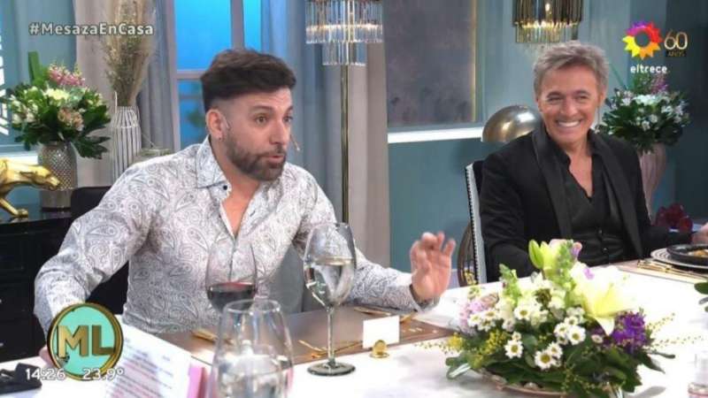 Martín Bossi se confesó fan de Cae y descontroló la mesa cantando los éxitos del cantante
