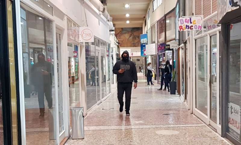 Con menos locales volvió la actividad en las galerías bahienses