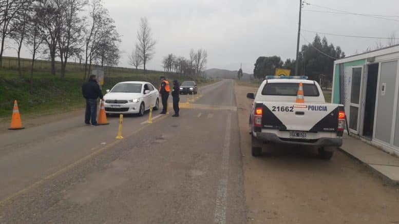 Decenas de vehículos fueron rechazados en los ingresos a la comarca