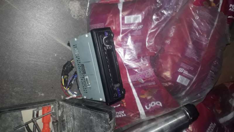 Descubrió que le robaban y retuvo a uno de los delincuentes