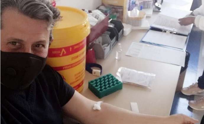 Reanudan ensayos con vacuna de Oxford: la experiencia de un voluntario