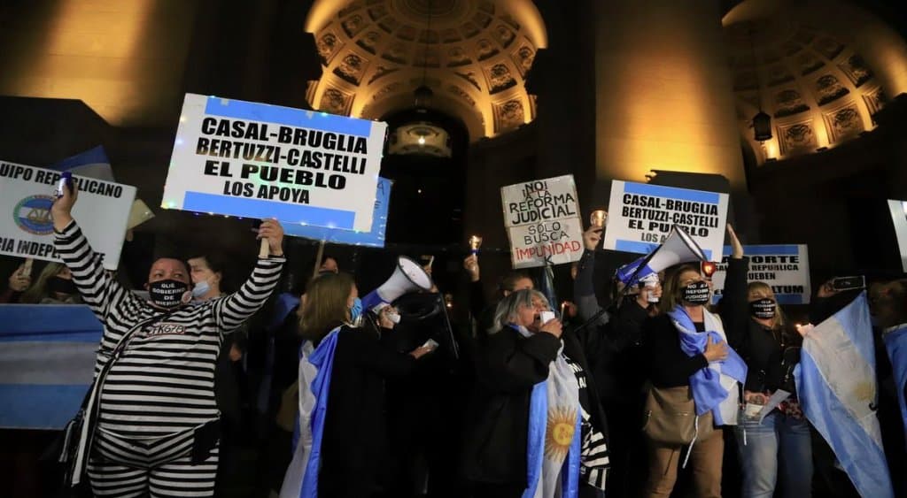 Per saltum: el fallo de la Corte Suprema frena el traslado, pero por ahora los jueces no vuelven a sus cargos