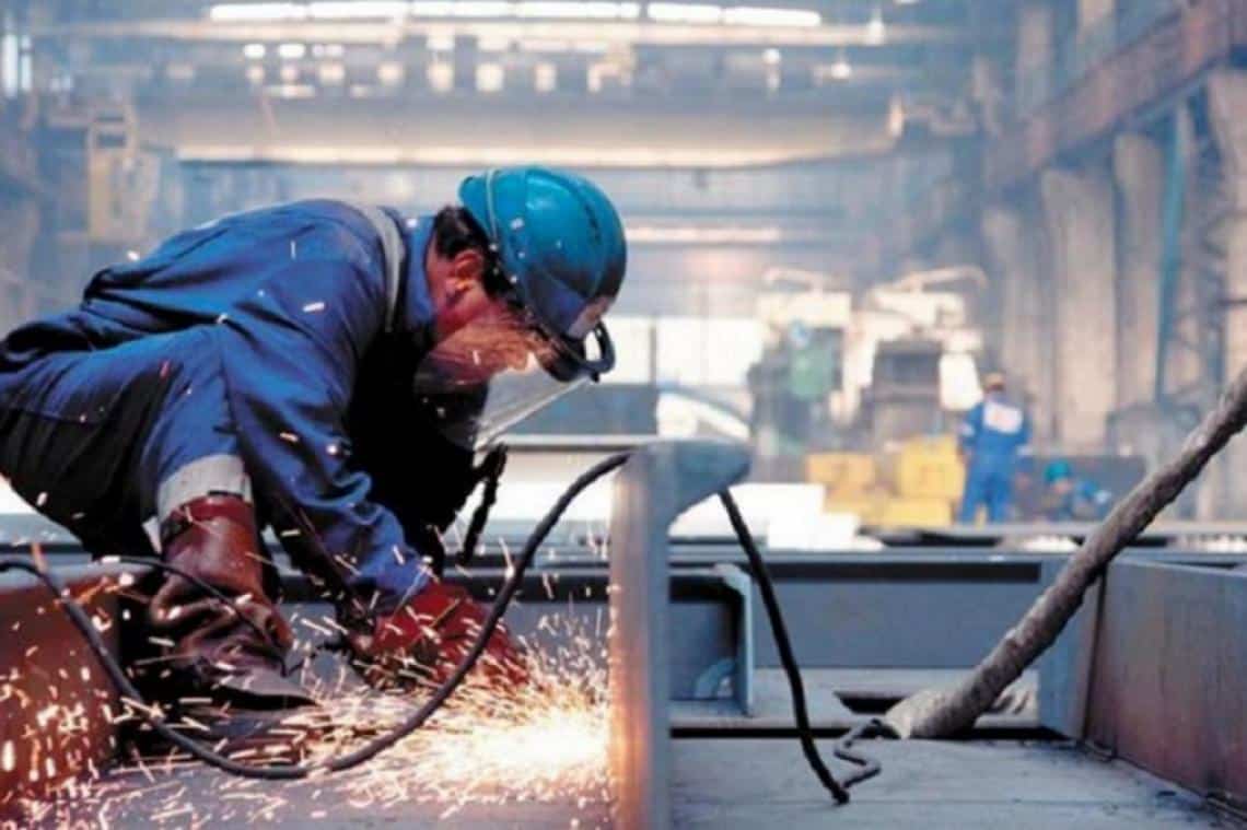 La actividad de las pymes industriales registró en julio una baja de 3,2% interanual