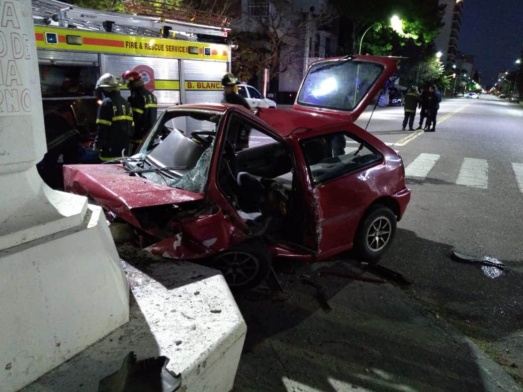 Chocó contra el mástil de Alem y Alsina