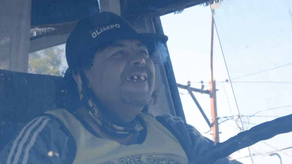Entre chapas y aluminio: así es el difícil trabajo de un chatarrero en Bahía