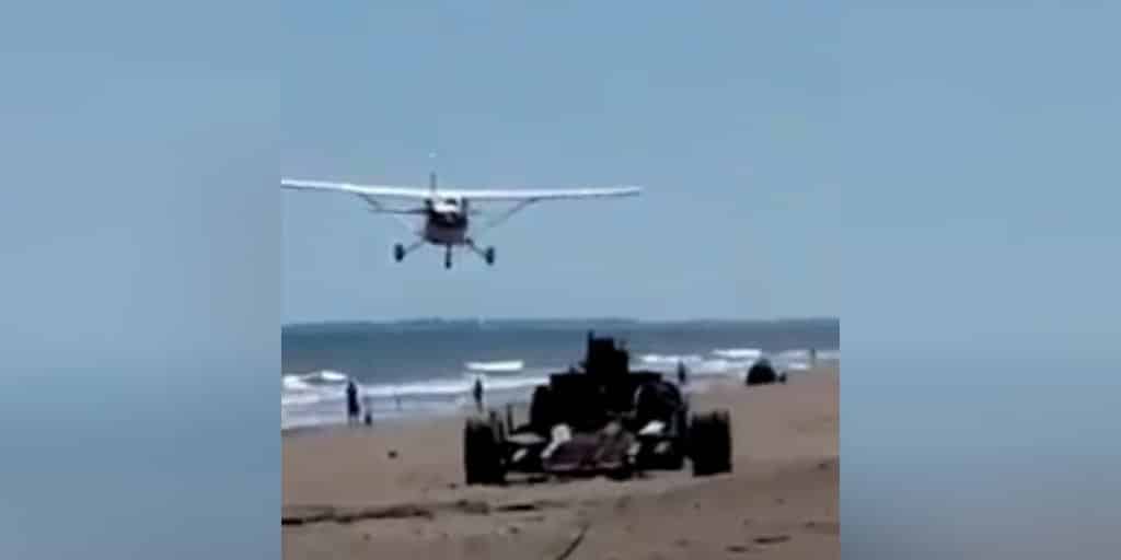Mira los videos: Peligroso vuelo de una avioneta en Monte y Pehuen Co