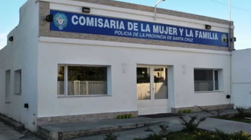 Golpeó a su mujer y alardeó en Facebook: “Se lo merece por p…, le revente la cara”