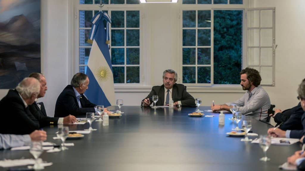 El Gobierno convocó a empresarios y gremialistas para determinar la suba del salario mínimo