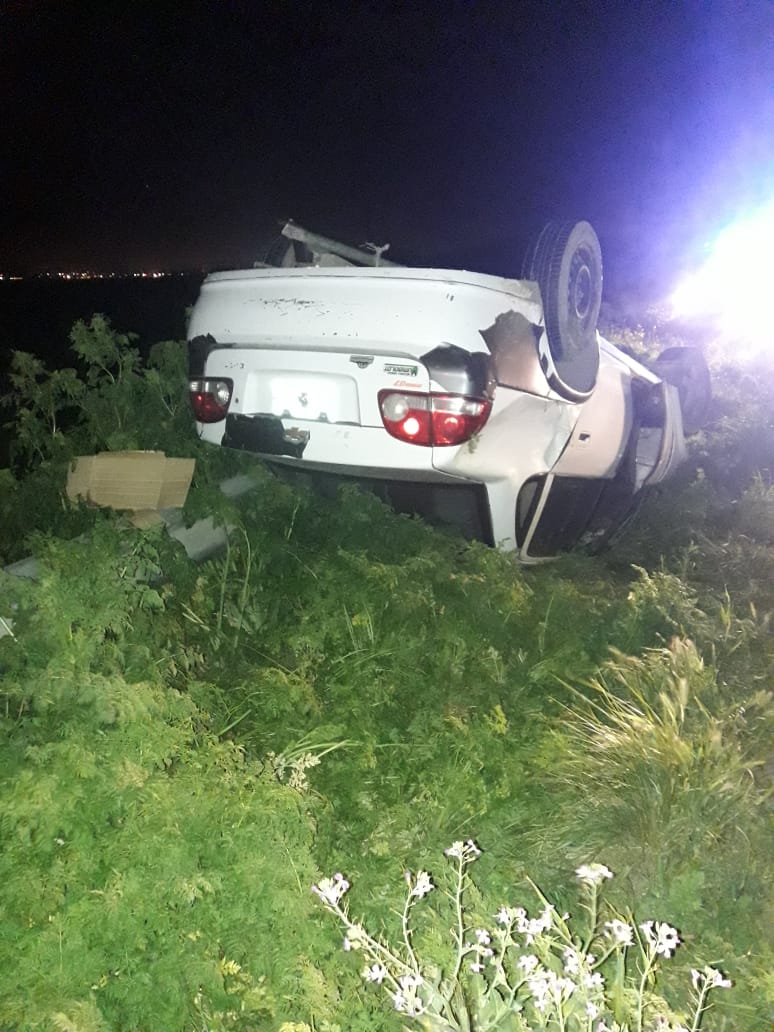 Llevaba “a tiro” un auto en la ruta, perdió el control y terminó volcando