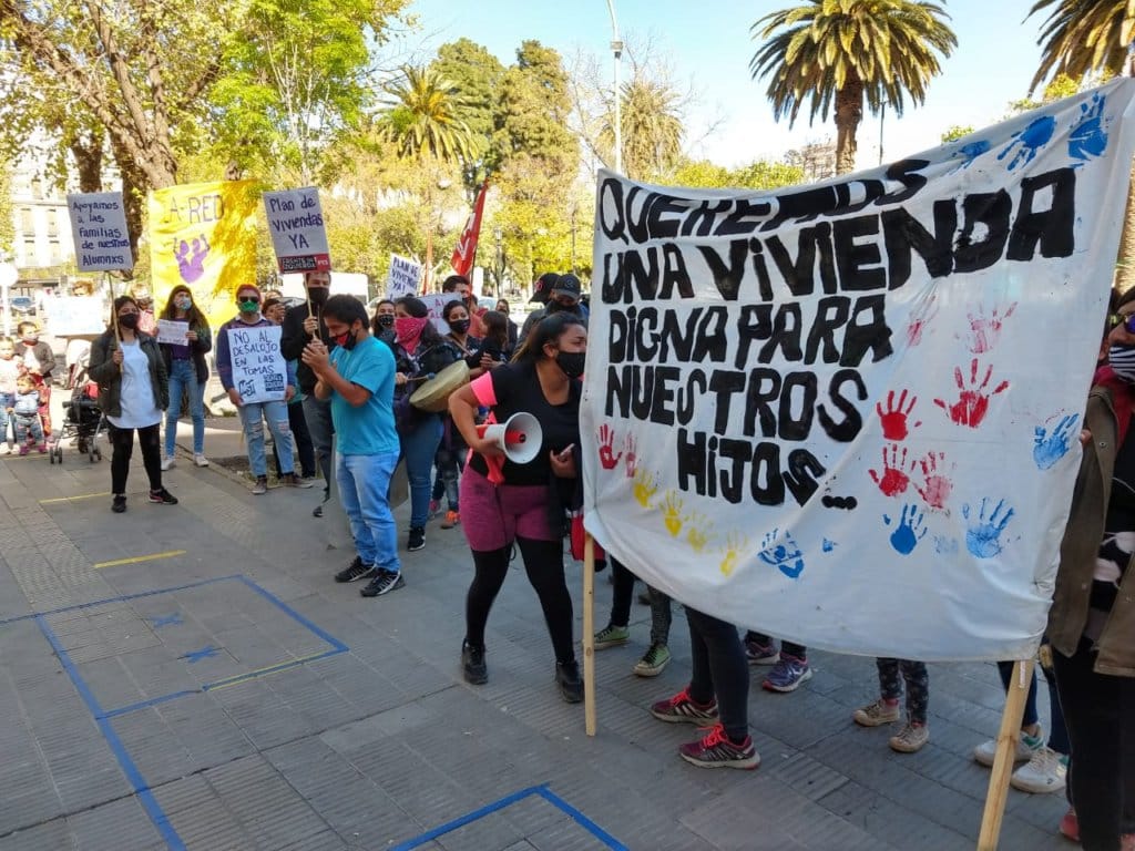 Protestaron frente al municipio por una vivienda digna