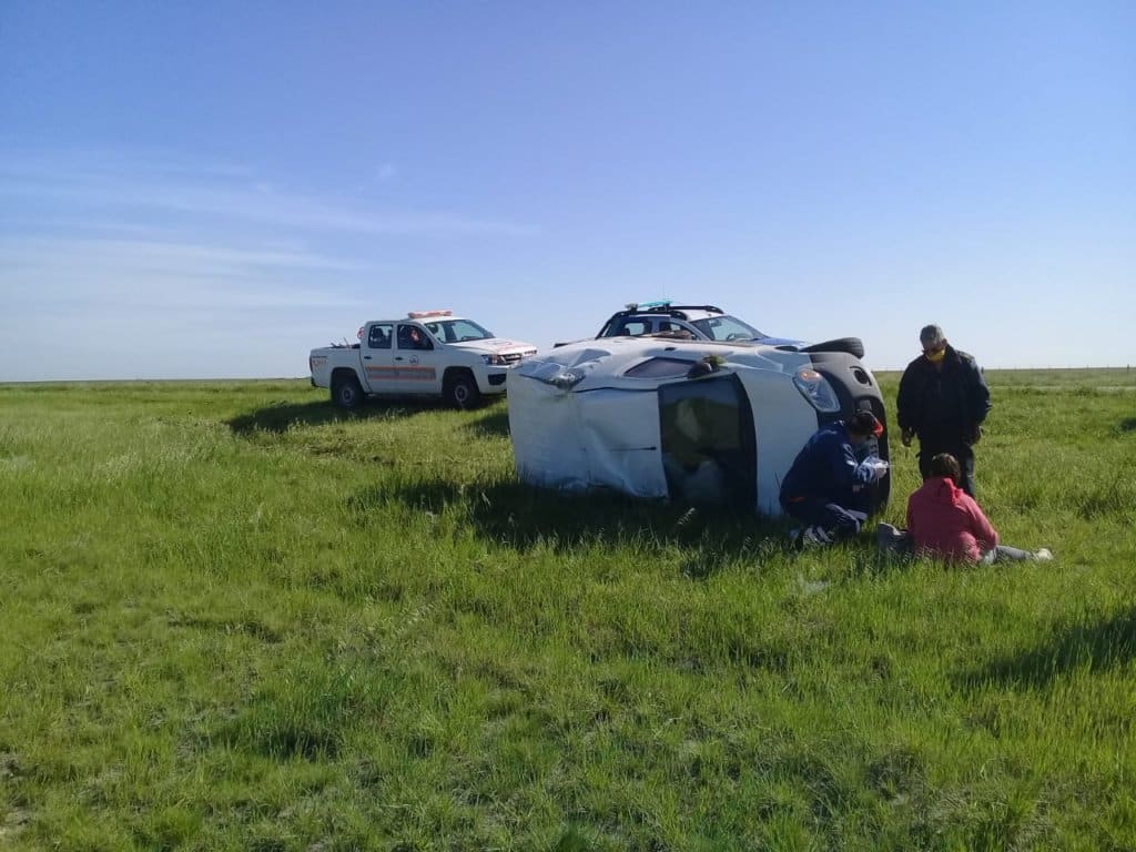 Vuelco de una camioneta utilitaria en ruta 33