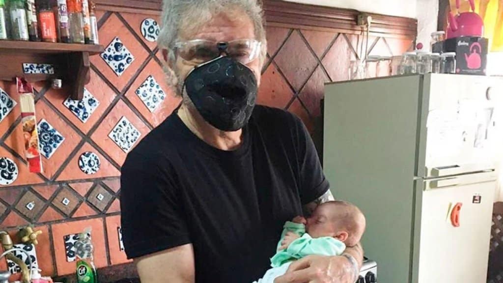 Beto Casella presentó a su primer nieto, nacido a los 6 meses y emocionó: Pesó 500 gramos, es un peleador