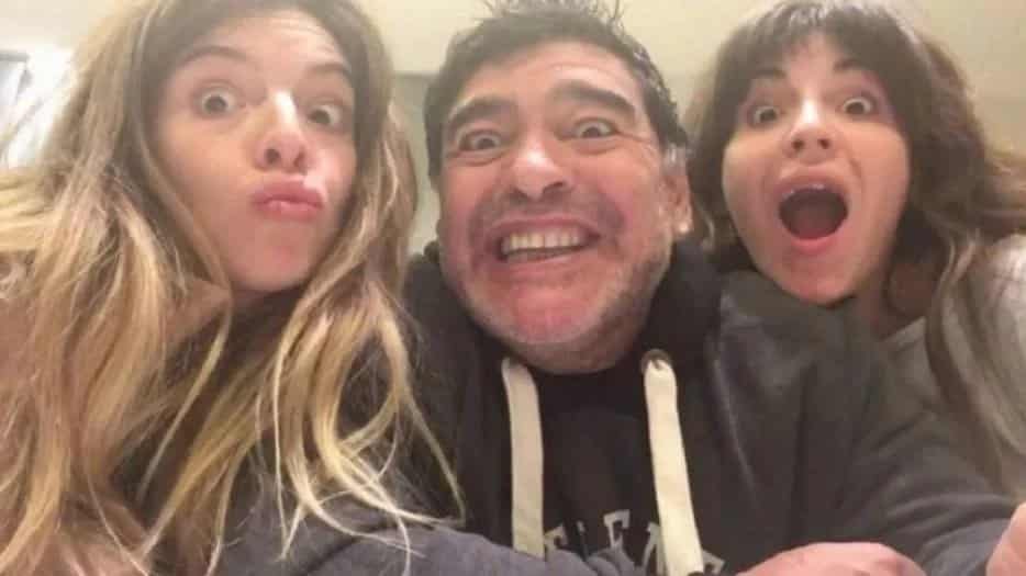 Dalma y Gianinna Maradona festejaron los 60 de Diego con mensajes y fotos: Disney y también neuropsiquiatrícos