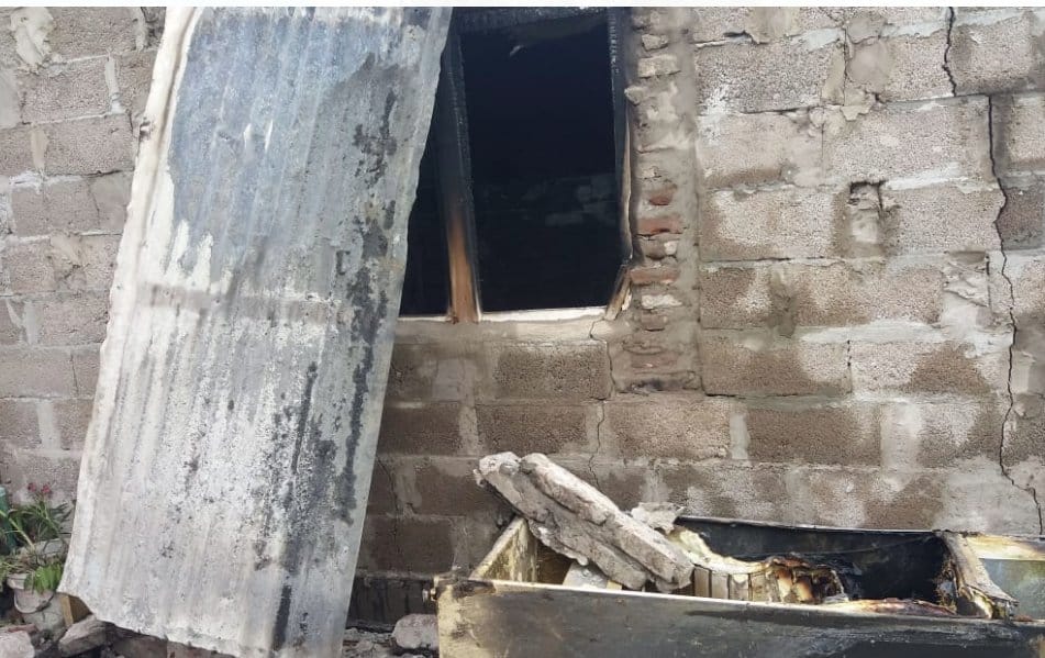 Perderlo todo: quedaron en la calle, tras incendiarse su casa