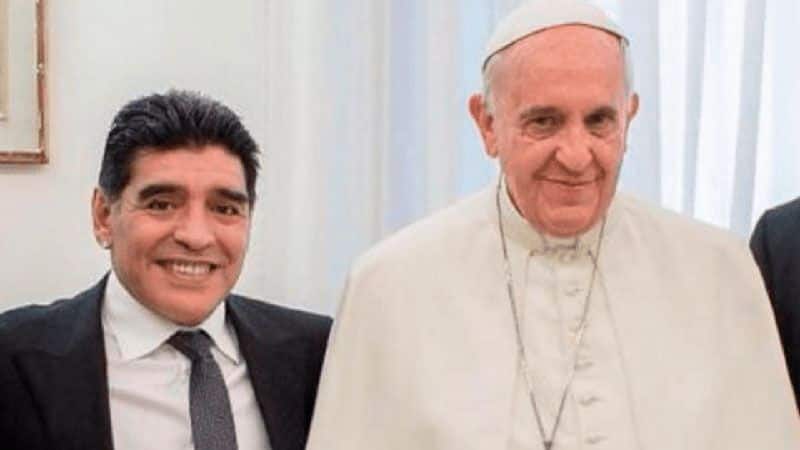 La muerte de Diego Maradona: el Papa Francisco le envió un rosario bendecido a la familia
