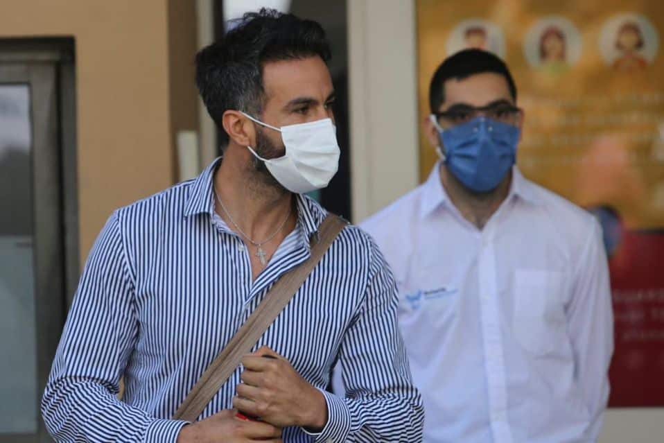 Allanan la casa y la clínica del médico de Maradona y lo imputan en la causa por la muerte