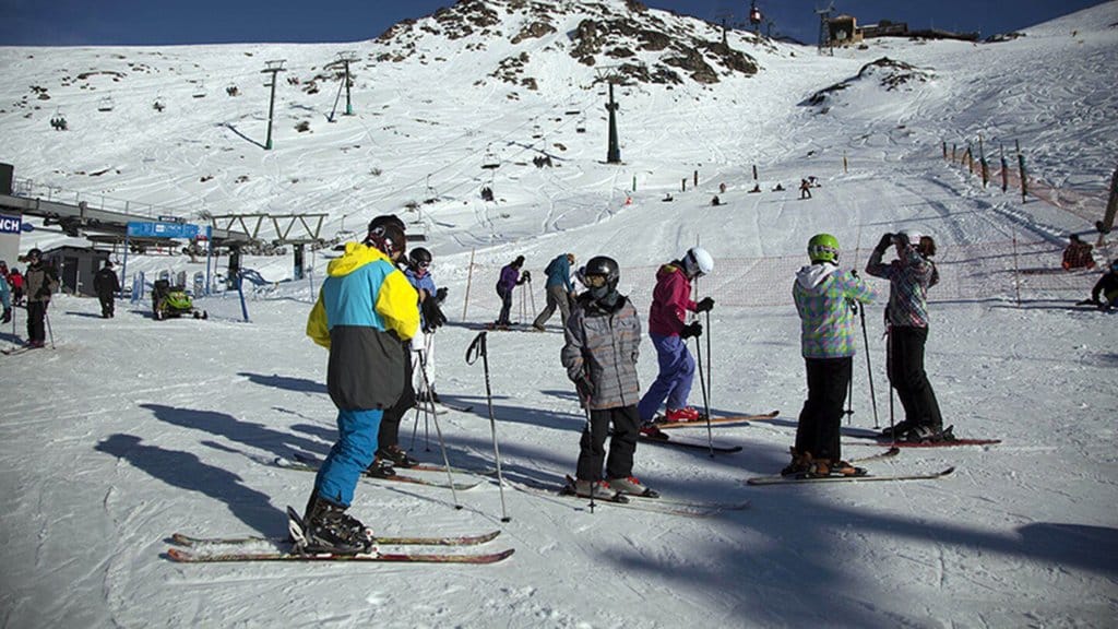 El primer viaje de egresados “burbuja” a Bariloche terminó con 12 contagiados