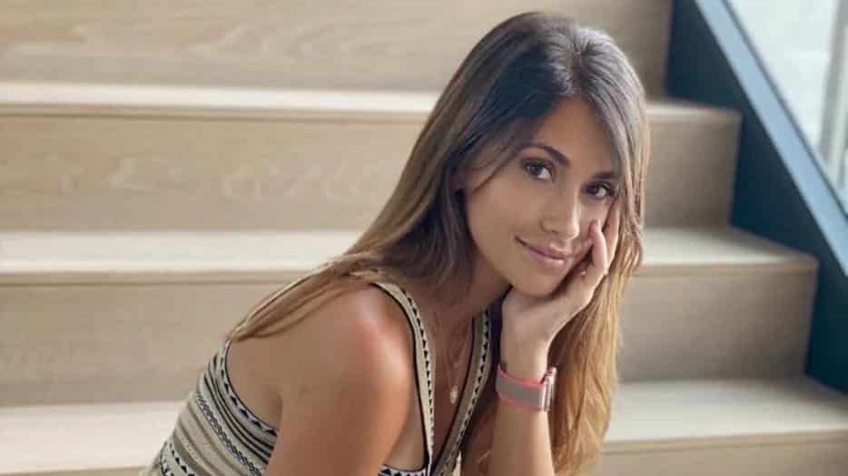 Antonela Roccuzzo pidió ayuda para definir su look y los comentarios estallaron: “Debes ser la mujer más perfecta del mundooo”