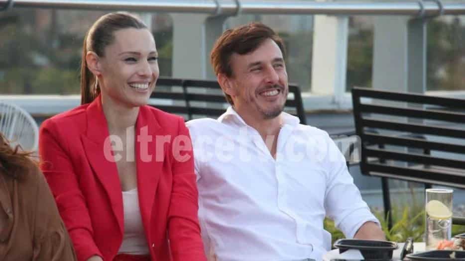 En medio de los rumores de embarazo, Pampita acompañó, muy orgullosa y a puro beso, a García Moritán en su subasta solidaria