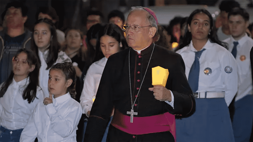 Un cura párroco atacó a golpes a un obispo durante una reunión en Mendoza