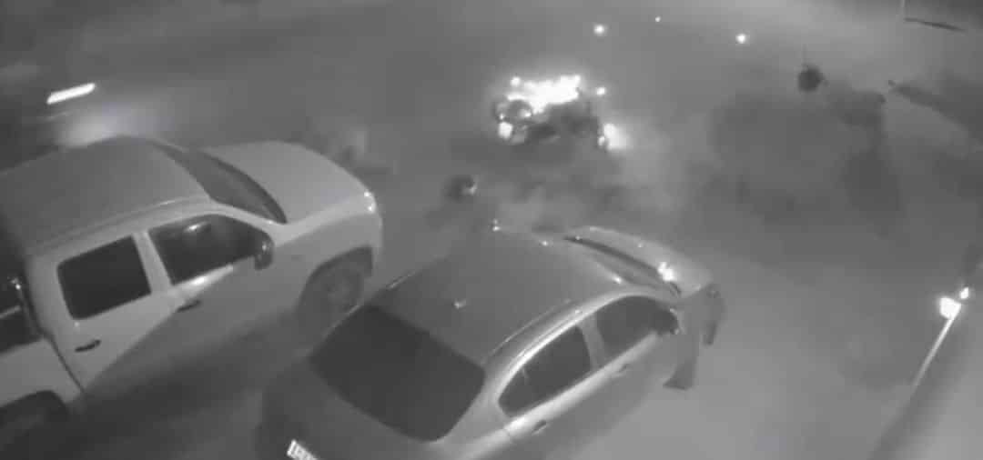 Tres heridos graves en un accidente entre dos motos
