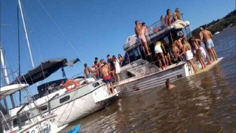 Organizaron una fiesta clandestina en un yate y casi se hunde por la cantidad de jóvenes a bordo