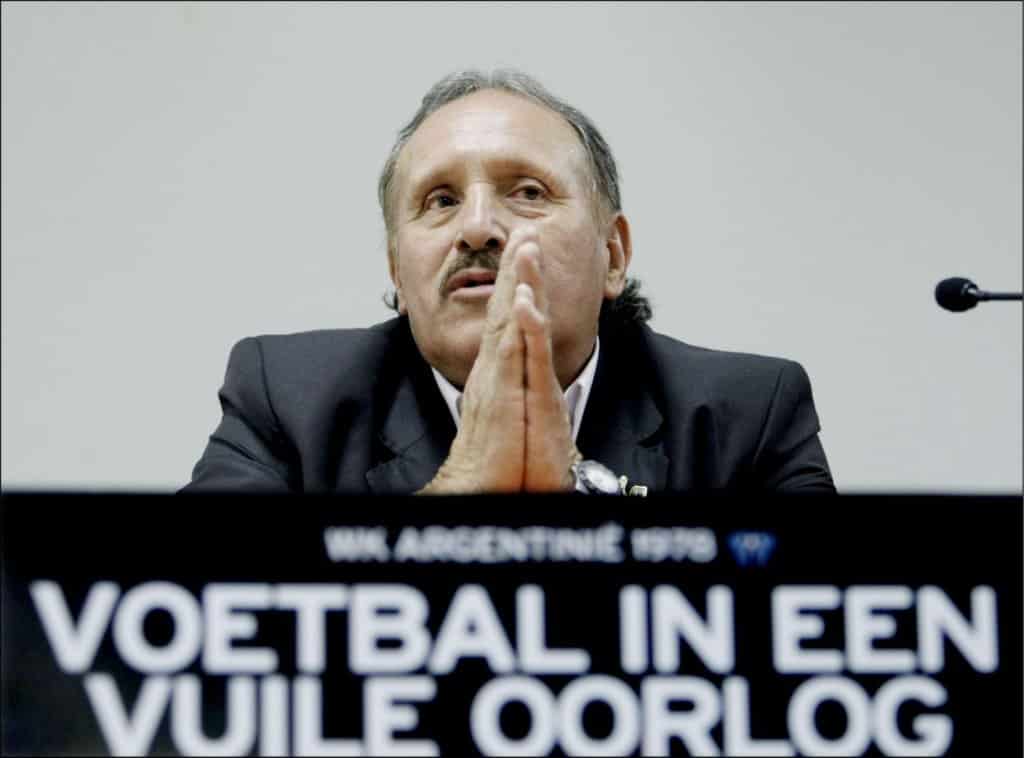 Leopoldo Jacinto Luque fue internado en terapia intensiva tras agravarse su cuadro de Covid-19