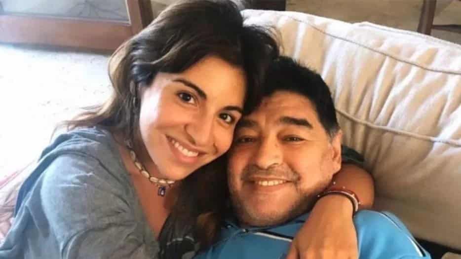 Gianinna Maradona compartió una foto junto a Diego y Claudia Villafañe: “Secretos en el fondo del mar”