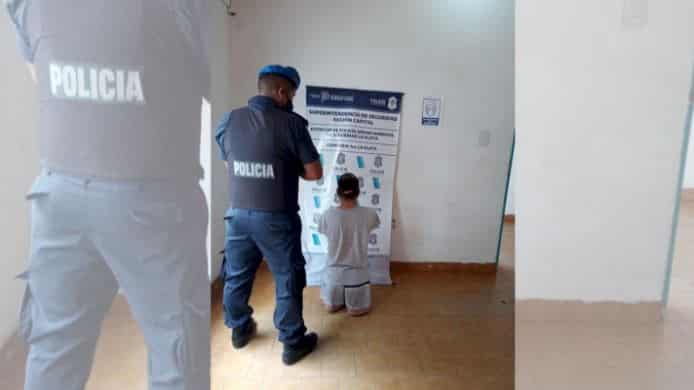 Detuvieron a un joven sin manos ni piernas por robar una cartera