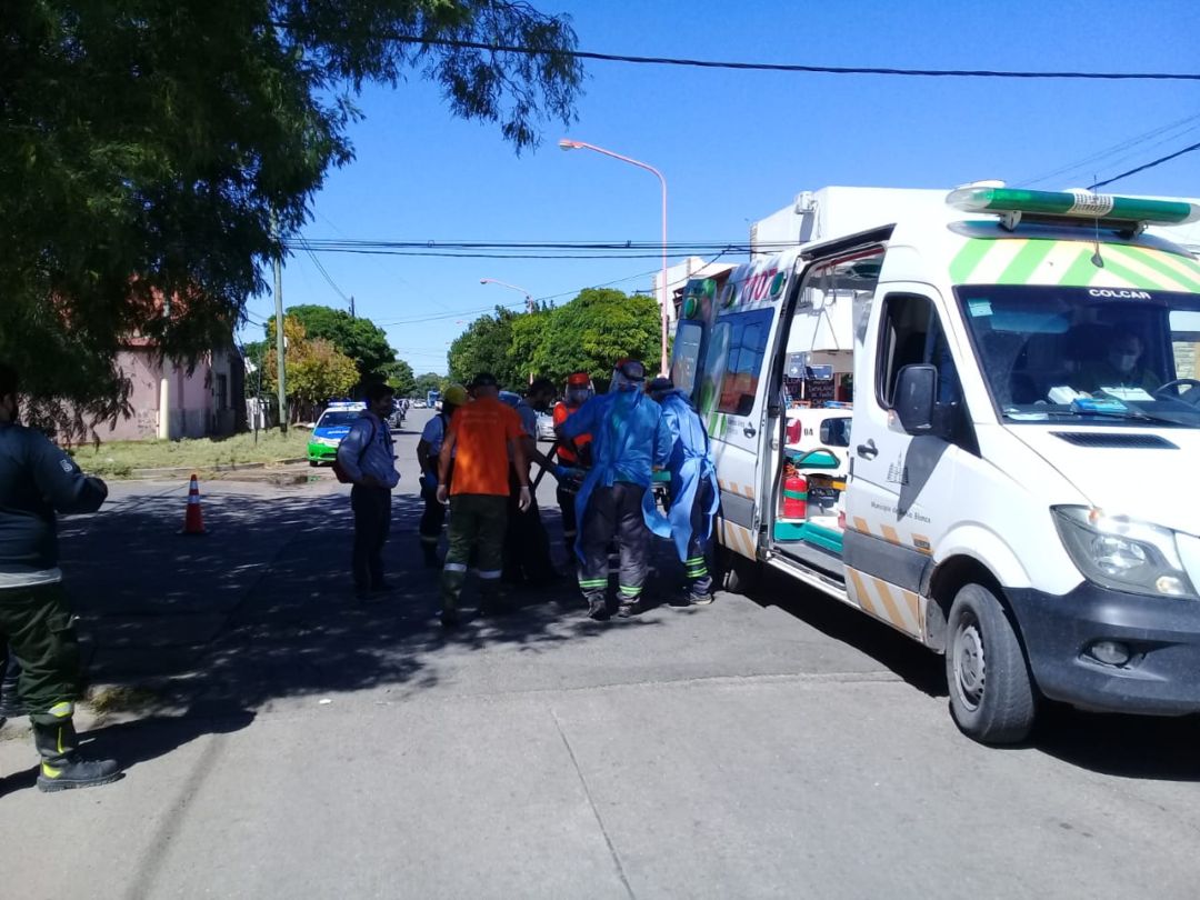 Chocó a un motociclista y escapó del lugar